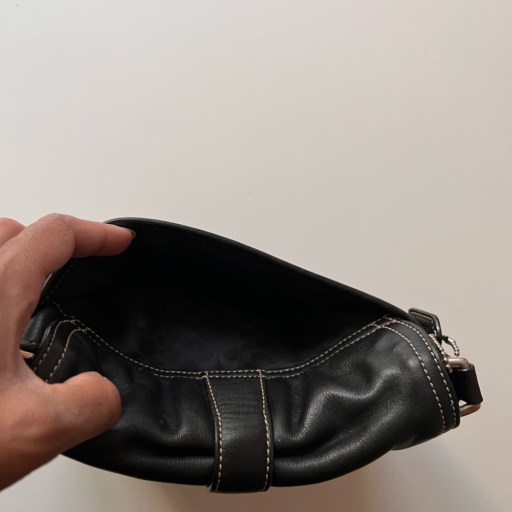 Coach leather purse in black long strap can be worn crossbody - Picture 4 of 7